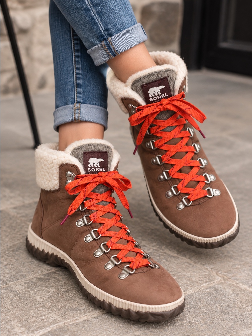 SOREL Women’s Brown Shearling Lined Winter Boots Orange Laces Size 10